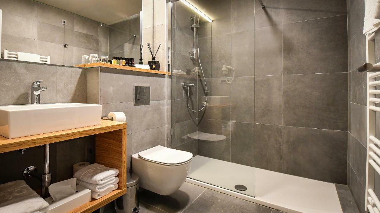 Hotel Olea Novalja Luaran gambar