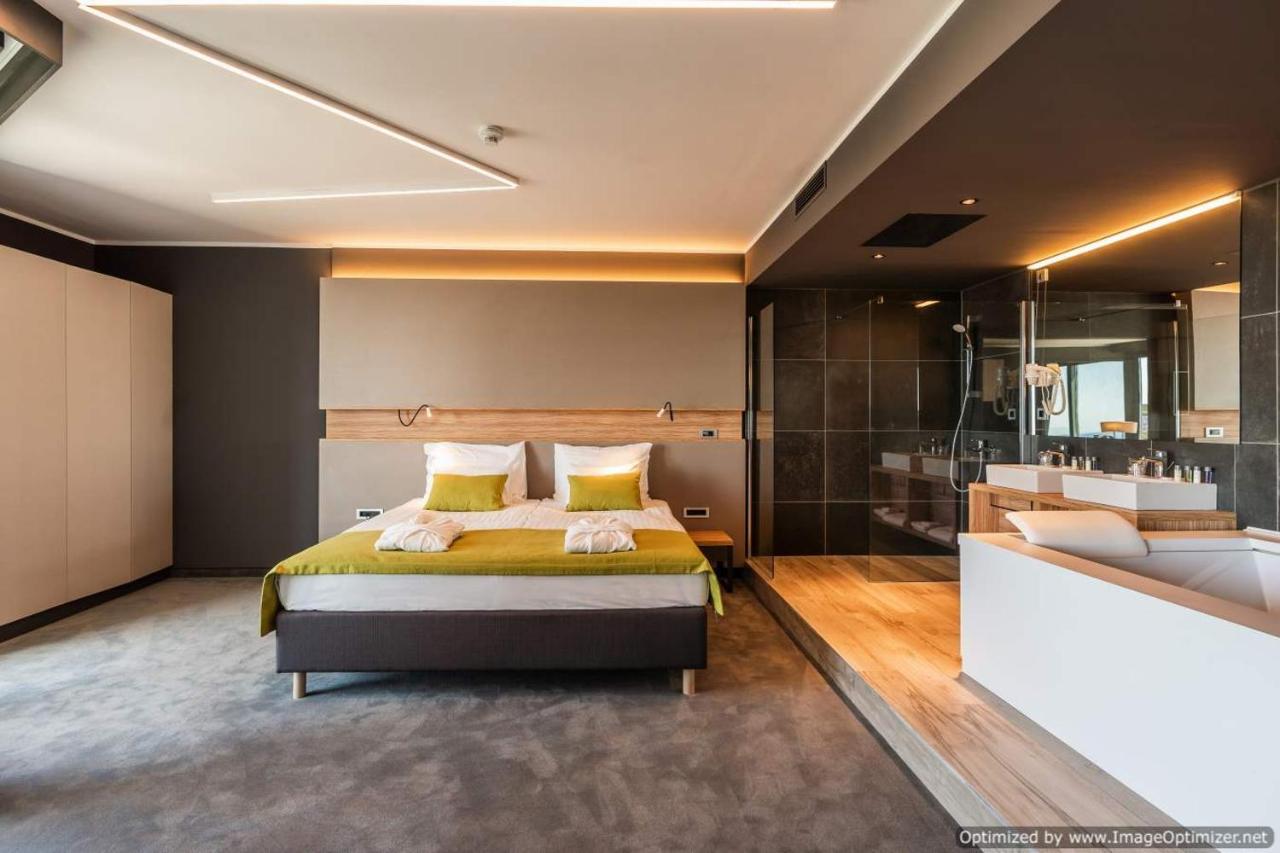 Hotel Olea Novalja Luaran gambar