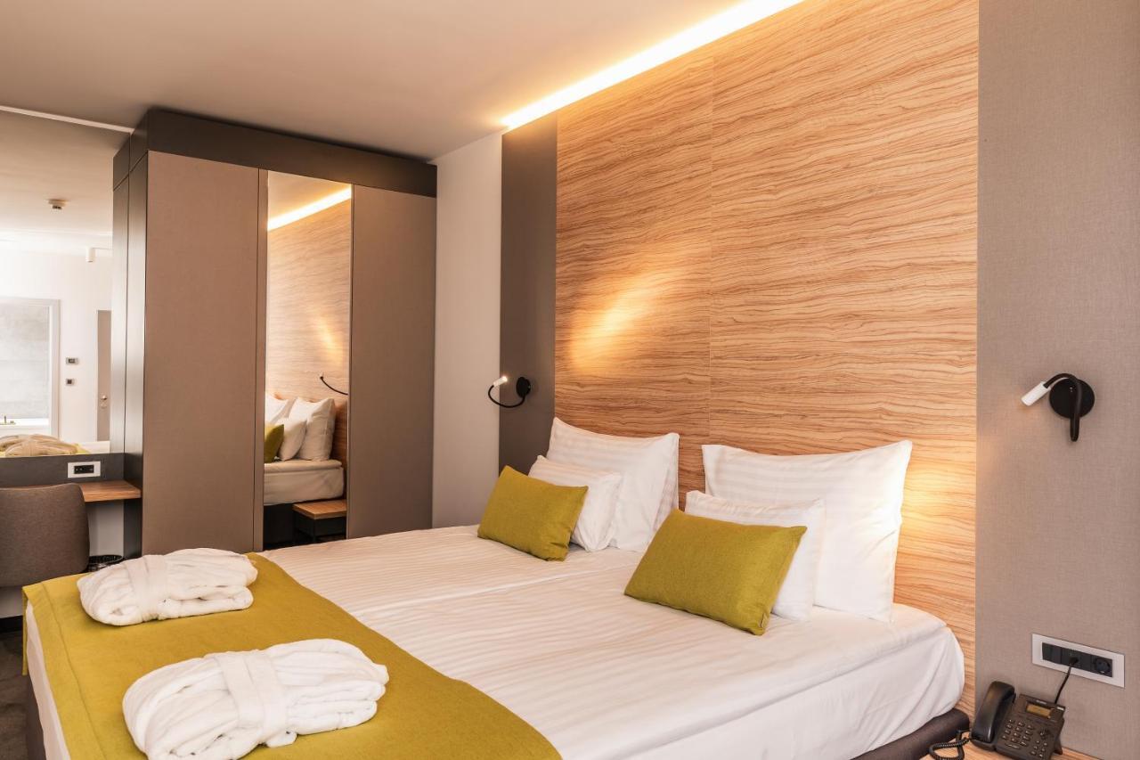 Hotel Olea Novalja Luaran gambar